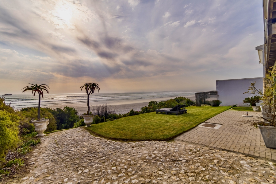 7 Bedroom Property for Sale in Yzerfontein Western Cape
